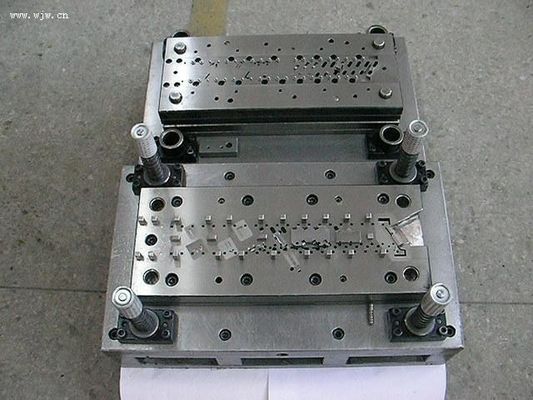 Herramienta de estampado progresivo de metal para doblar, cortar y perforar