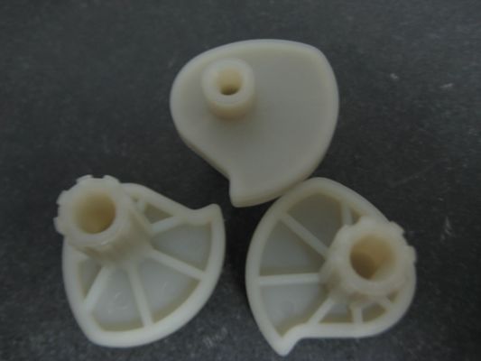 Fibra de vidrio de bajo costo de plástico de inyección de moldeo de material de nylon