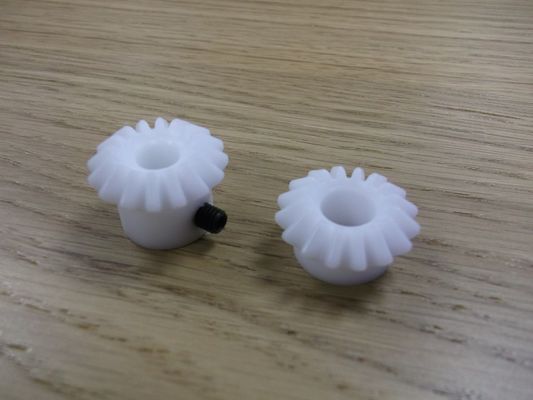 Fibra de vidrio de bajo costo de plástico de inyección de moldeo de material de nylon